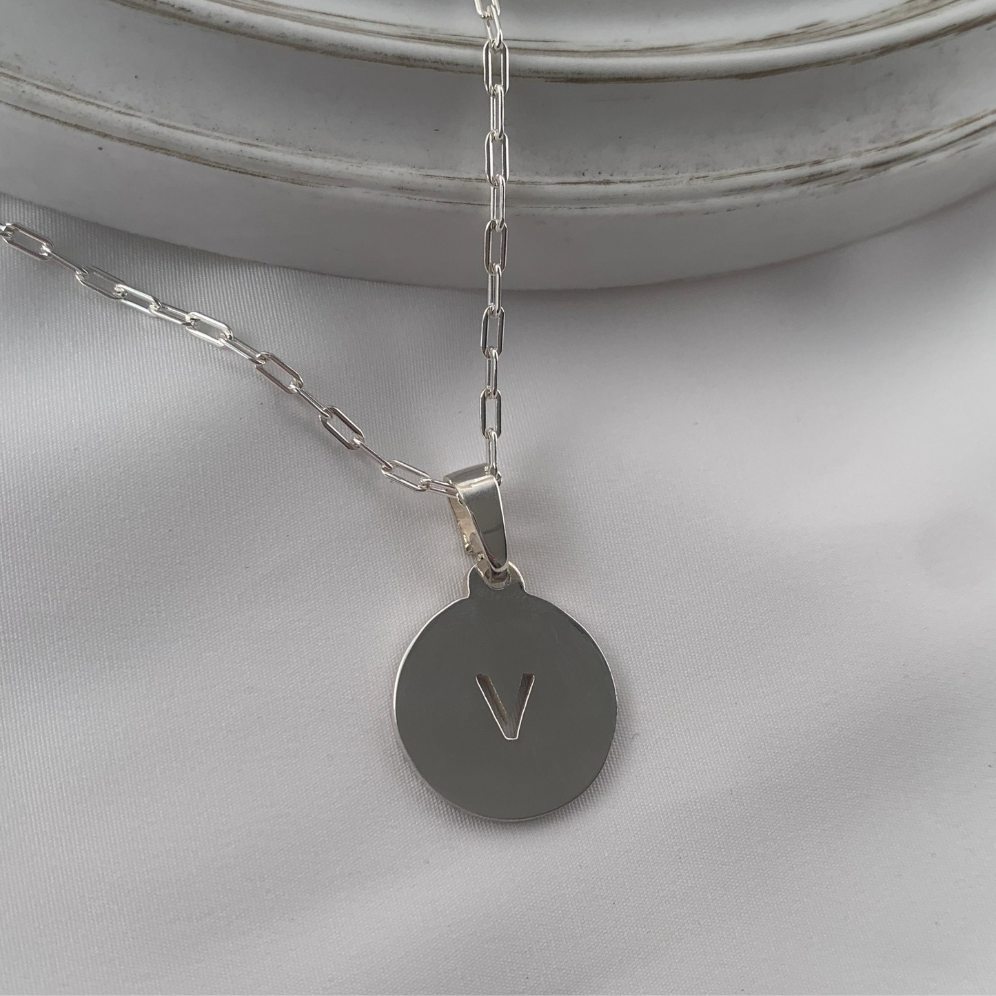 CADENITA CON INICIAL CALADA