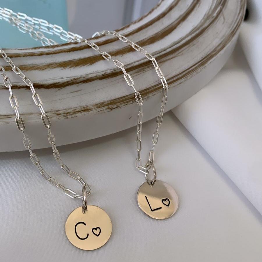 CADENA CON MEDALLA Y GRABADO