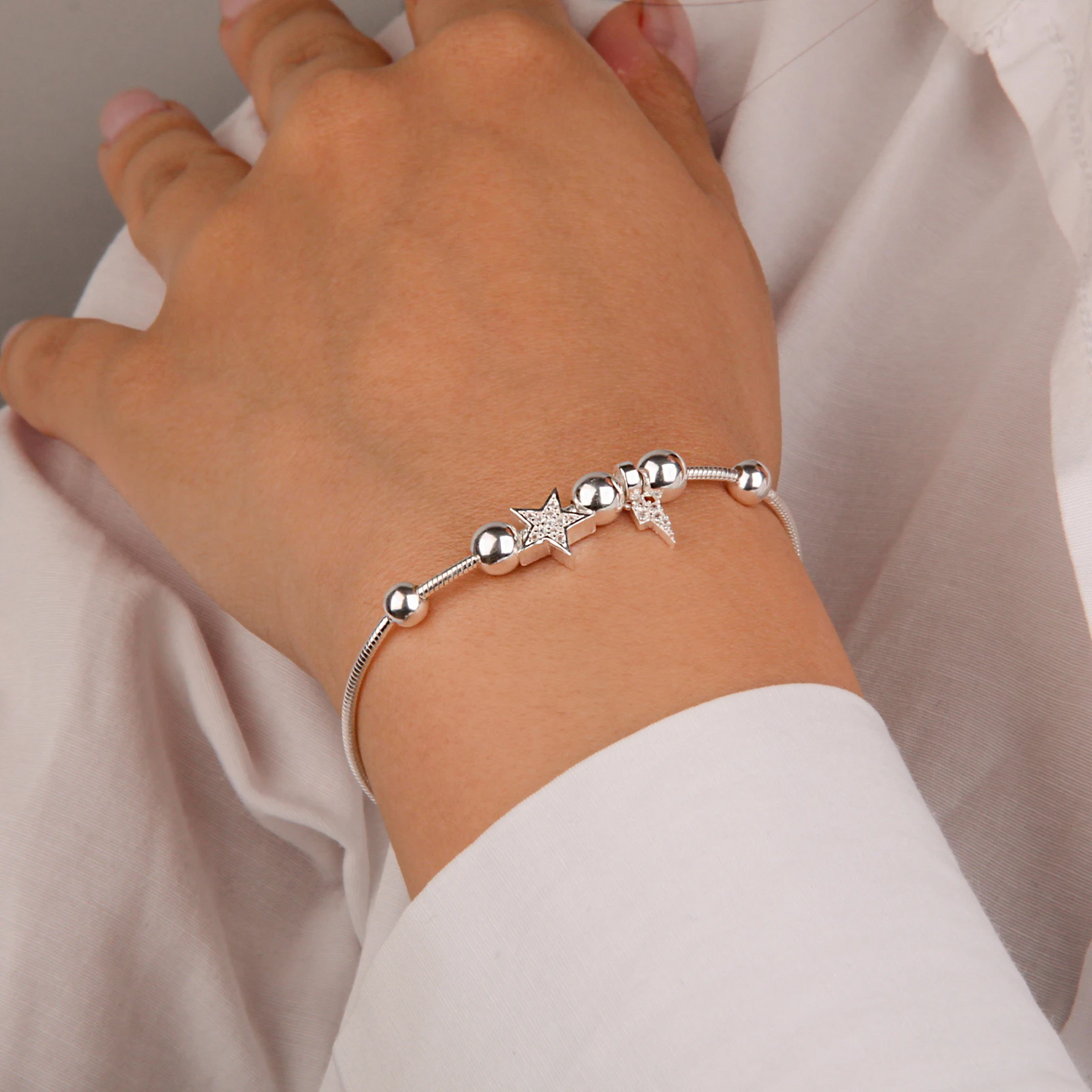 PULSERA CORDÓN CON DIJES