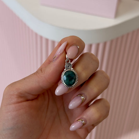 DIJE RAÍZ DE ESMERALDA Y PLATA