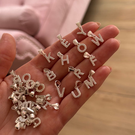 INICIALES CON CIRCONIA