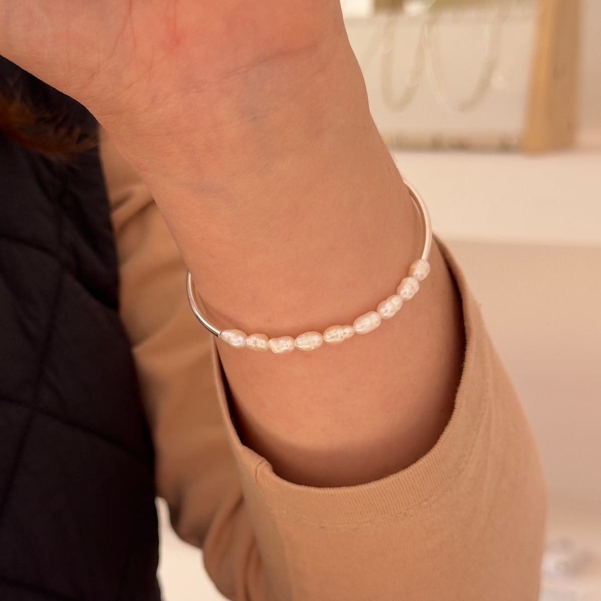 PULSERA PERLAS DE RÍO Y PLATA