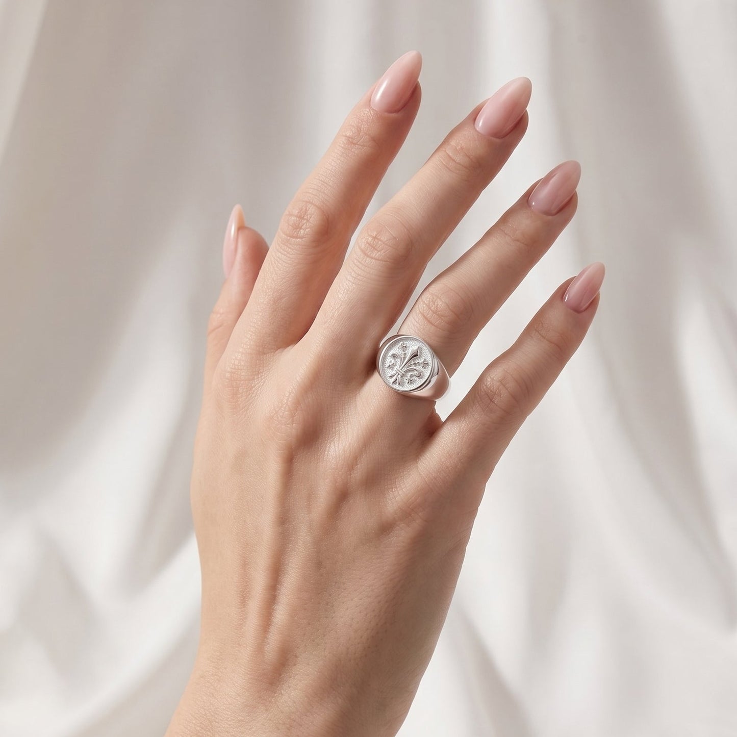 ANILLO FLOR DE LIS PLATA