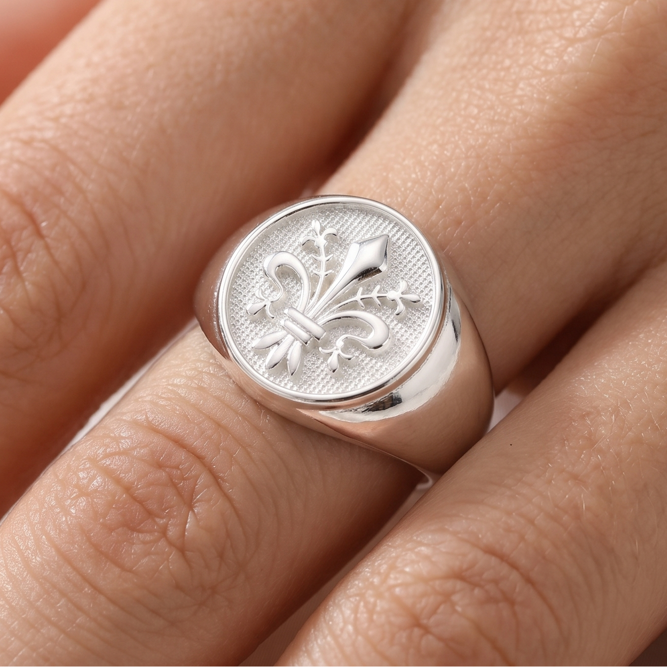 ANILLO FLOR DE LIS PLATA